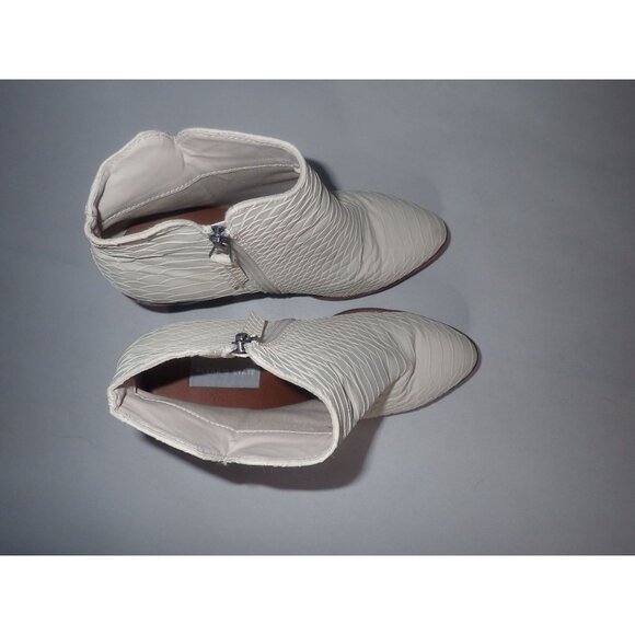Women's White Faux textured Leather Ankle Booties Altar'd State Side Zipper‎ 7 - Picture 5 of 8